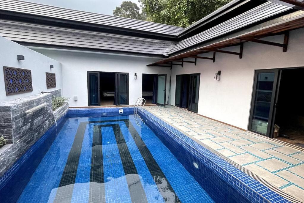 Charis Janda Baik Semi D Villa 6: 3 Bedroom + Pool ベントン エクステリア 写真